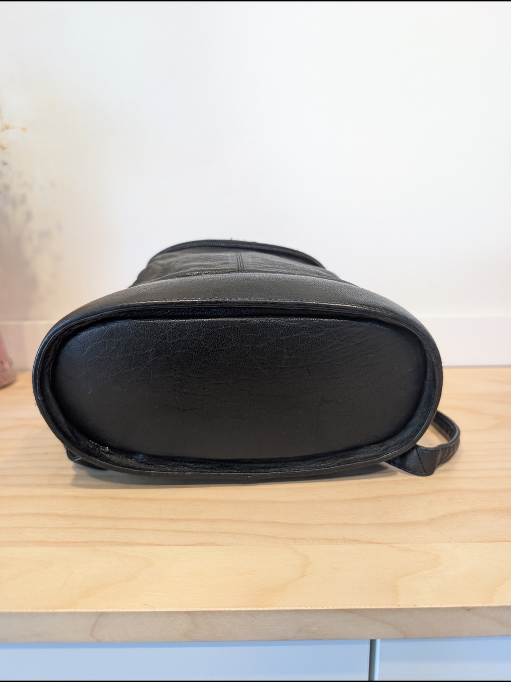 Kenneth Cole Vintage Black Leather Teardrop Backpack Purse - Picture 11 of 15